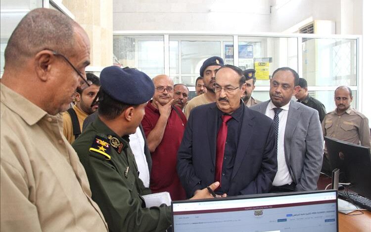 اللواء محمد الرملي يرأس اجتماعاً موسعاً لمدراء العموم بمصلحة الهجرة والجوازات في عدن