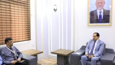 الممثل القطري لمنظمة (Helpcode) الإيطالية يلتقي وزير الشباب والرياضة لبحث الأنشطة الرياضية المجتمعية في اليمن