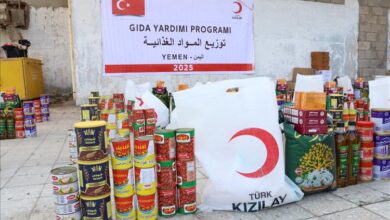 الهلال الأحمر التركي يوزع 250 سلة غذائية وصحية لدعم أطفال السرطان بعدن