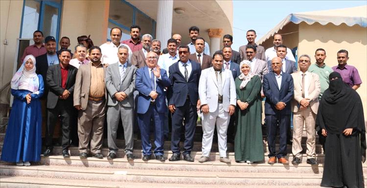 الوزير الأغبري يدشن ورشة عمل "صناديق النظافة والتحسين نحو بيئة مستدامة ومجتمع صحي"