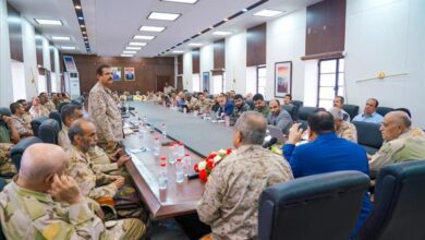 الوزير السقطري يحاضر في الأكاديمية العسكرية العليا حول استراتيجية الزراعة والأسماك