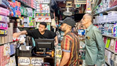 حملة لضبط أسعار المواد القرطاسية بمديرية صيرة بعدن تزامناً مع العام الدراسي الجديد