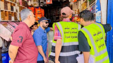 صناعة صيرة تضبط 8 محلات تجارية مخالفة ضمن حملة لضبط الأسعار بعدن