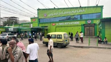 قوات أمنية تعتقل قوات أمنية في عدن