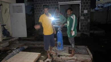 لجنة الطوارئ بخور مكسر تواصل جهودها لشفط مياه الأمطار ومعالجة آثار المنخفض الجوي