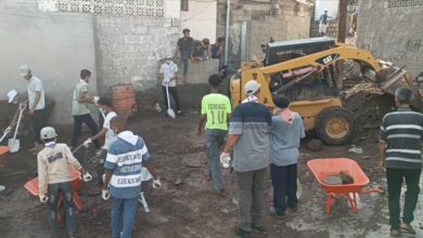 مؤسسة شروين تطلق حملة لإزالة مخلفات أضرار السيول بشعار "لبيك يا عدن" في منطقة القلوعة بالتواهي