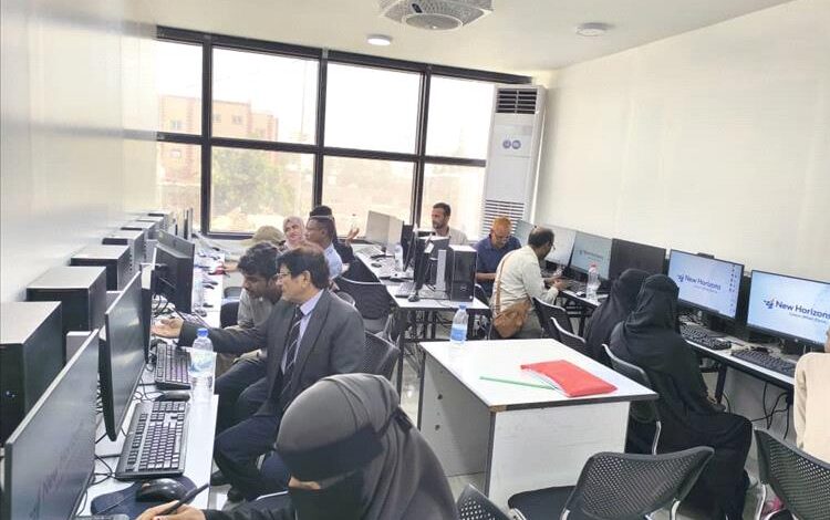 مدير عام التغذية المدرسية بوزارة التربية يدشن الدورة التدريبية في قيادة الحاسوب بعدن