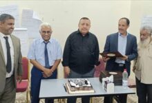 نائب وزير الخدمة المدنية ورئيس المؤسسة يكرمان المشاركين في دورة الصياغة الفعالة للأوامر والتقارير الإدارية