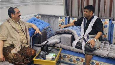وزير الداخلية يلتقي مدير شرطة أبين ويشيد بجهود مكافحة التهريب
