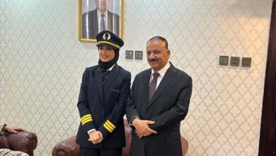 وزير النقل يلتقي كابتن طيار مريم عبدالله عبدربه ويشيد بمستوى نجاحها كثاني إمرأة يمنية كابتن طيار