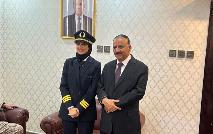 وزير النقل يلتقي كابتن طيار مريم عبدالله عبدربه ويشيد بمستوى نجاحها كثاني إمرأة يمنية كابتن طيار