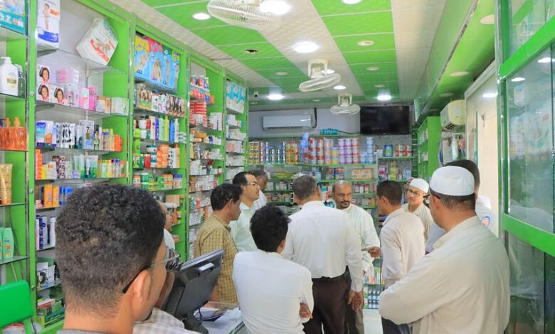اغلاق عدد من المنشآت الطبية والصيدلانية المخالفة بمدينة سيئون