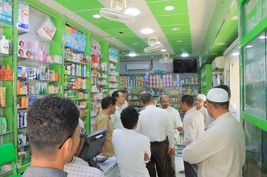 اغلاق عدد من المنشآت الطبية والصيدلانية المخالفة بمدينة سيئون