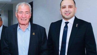 الدكتور عمرو العدل بجوار الدكتور حسن مصطفى