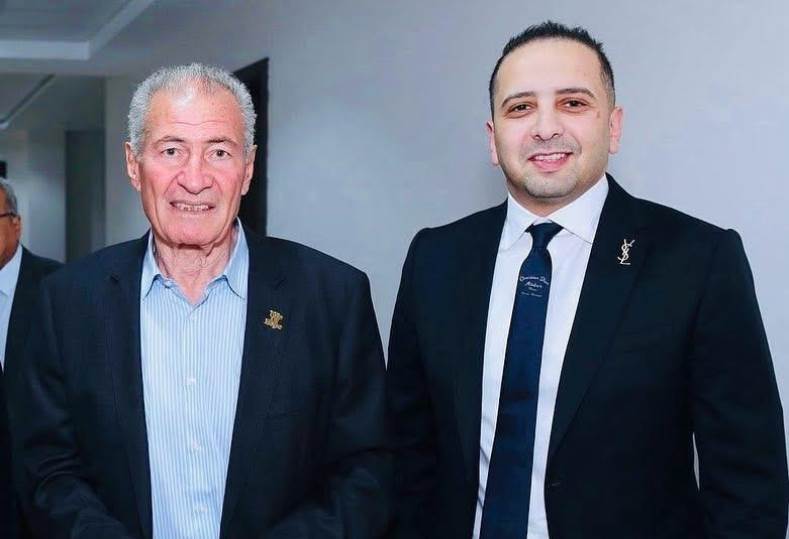 الدكتور عمرو العدل بجوار الدكتور حسن مصطفى