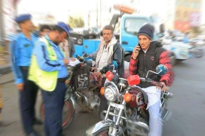 الحوثيون يطلقون حملة جبايات تستهدف سائقي الدراجات في صنعاء
