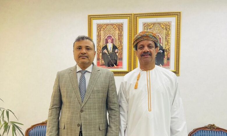 السفير بن شطيف يبحث مع مسؤول عُماني تعزيز التعاون في المجال الثقافي والتعليم الجامعي
