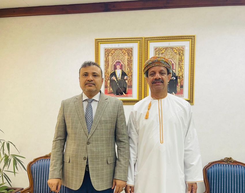 السفير بن شطيف يبحث مع مسؤول عُماني تعزيز التعاون في المجال الثقافي والتعليم الجامعي