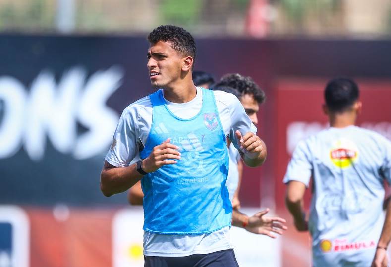 ياسين مرعي لاعب الأهلي