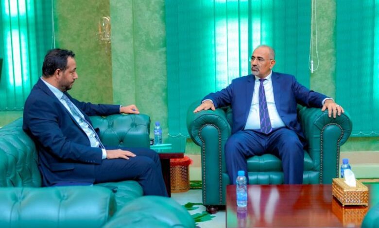 اللواء الزُبيدي يطّلع من وزير التربية على استعدادات بدء العام الدراسي الجديد