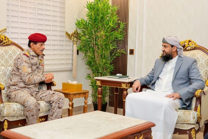 المحرّمي يبحث مع نائب رئيس هيئة الأركان مستجدات الجبهات ويشدد على تعزيز الجاهزية والتنسيق العسكري