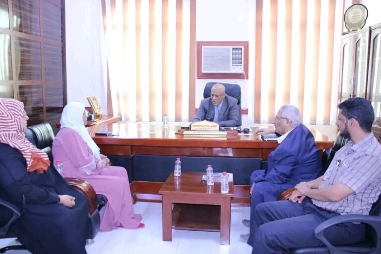 النيابة العامة بعدن تناقش مع هيئة الادوية آليات خفض اسعار الادوية