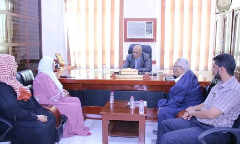 النيابة العامة بعدن تناقش مع هيئة الادوية آليات خفض اسعار الادوية