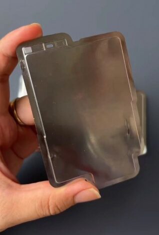 بطارية iPhone 17 Air فائقة النحافة تظهر في أول تسريب مصوّر