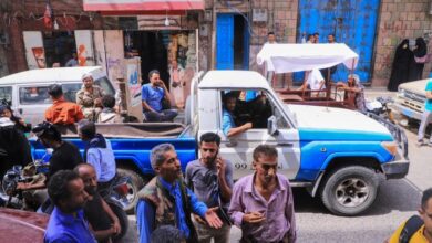بعد تعافي الريال.. لجنة رقابة الأسعار تضبط 130 مخالفاً في أسواق مدينة تعز