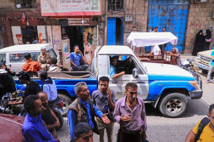 بعد تعافي الريال.. لجنة رقابة الأسعار تضبط 130 مخالفاً في أسواق مدينة تعز