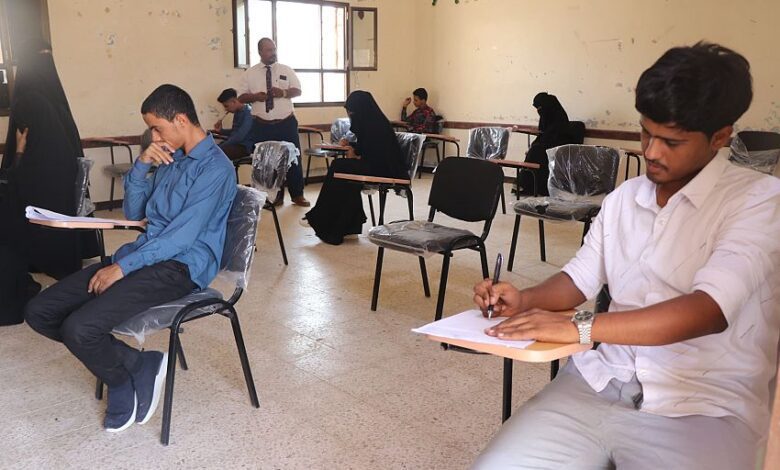 تدشين امتحانات القبول في فرع معهد الدكتور أمين ناشر بالمهرة