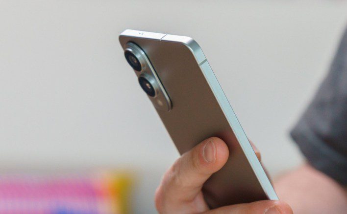 تسريب IceUniverse: سامسونج Galaxy S26 Edge سيحمل بطارية بسعة 4400 مللي أمبير