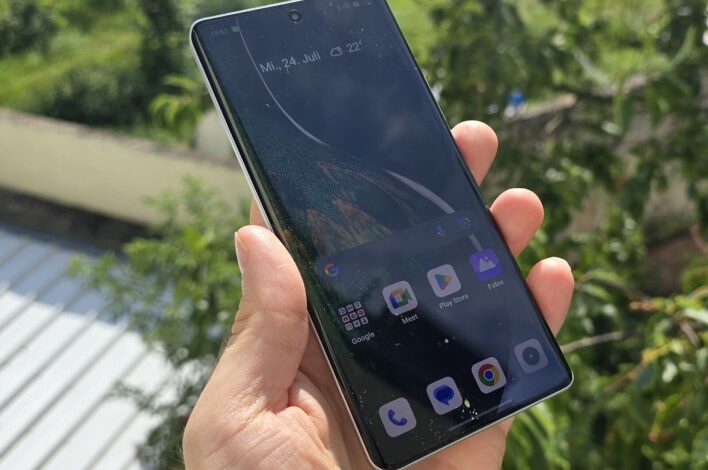 تسريب جديد يكشف انتقال هواتف Realme إلى شاشات LTPS أصغر حجمًا