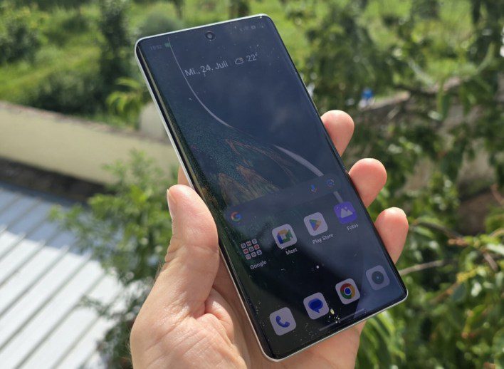 تسريب جديد يكشف انتقال هواتف Realme لشاشات LTPS المدمجة