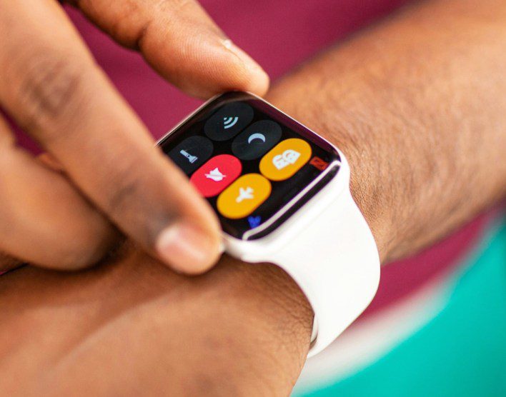 تسريب في الكود يكشف عن ترقيتين كبيرتين في Apple Watch Series 12