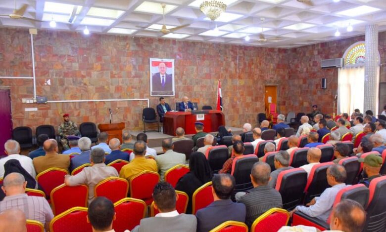 تنفيذي تعز يعلن إنشاء صندوق دعم المعلم وتشكيل المجلس الاقتصادي المحلي