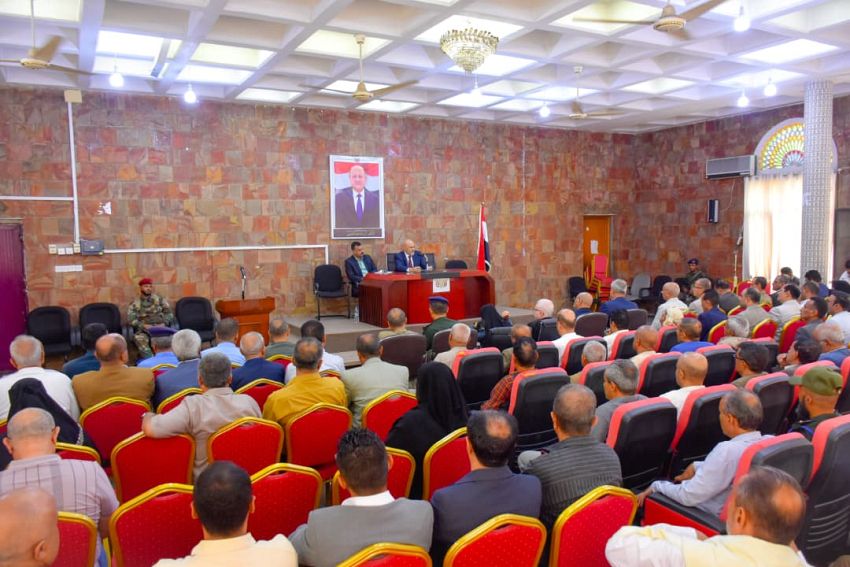 تنفيذي تعز يعلن إنشاء صندوق دعم المعلم وتشكيل المجلس الاقتصادي المحلي