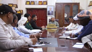تنفيذي سقطرى يناقش آلية تعزيز العمل الإداري والتنظيمي في المحافظة