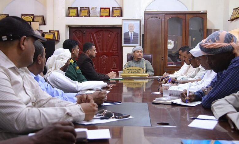 تنفيذي سقطرى يناقش آلية تعزيز العمل الإداري والتنظيمي في المحافظة
