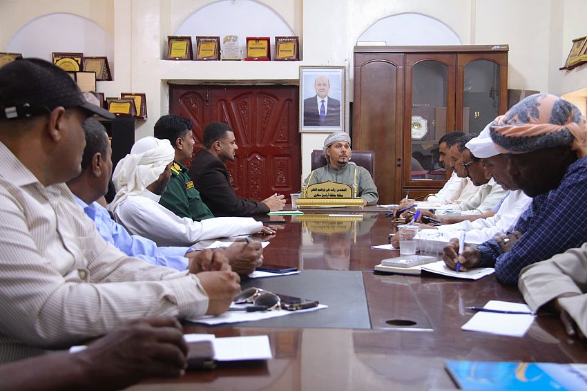 تنفيذي سقطرى يناقش آلية تعزيز العمل الإداري والتنظيمي في المحافظة
