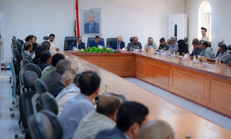 تنفيذي شبوة يعقد اجتماعه الدوري ويناقش تقارير عدداً من المكاتب في المحافظة