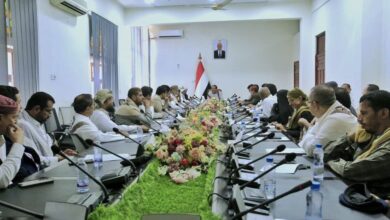 تنفيذي مأرب يتخذ عدداً من القرارات لتعزيز ضبط سوق الصرف واسعار السلع والمنتجات