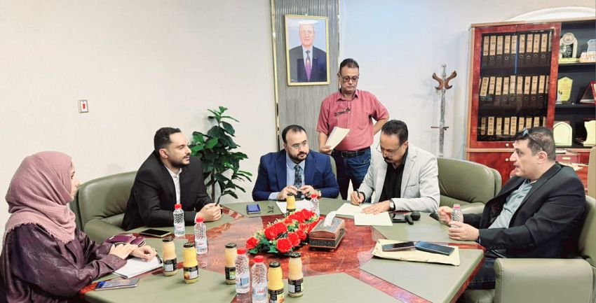 توقيع عقود لاعادة تأهيل وصيانة عدد من الطرق الاستراتيجية في المحافظات المحررة
