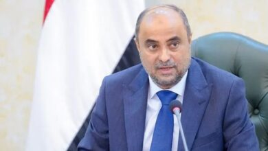 رئيس الوزراء يؤكد ضرورة تعزيز وتحصيل الإيرادات وتوريدها إلى الحساب العام للحكومة