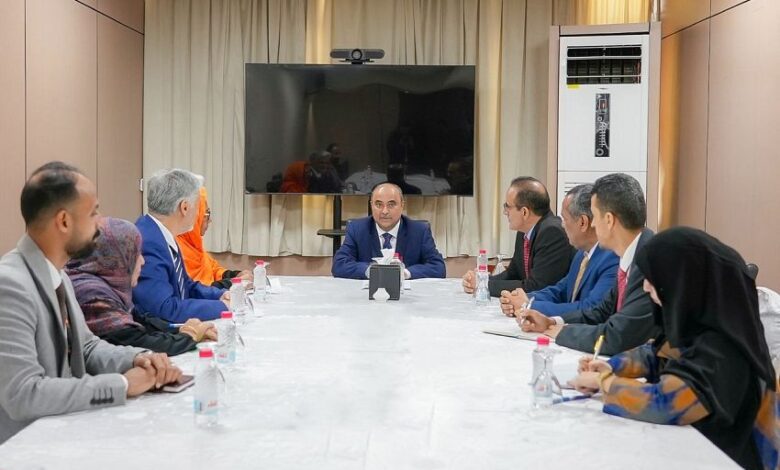 رئيس الوزراء يؤكد على التنسيق مع المنظمات الأممية والدولية لتوظيف المساعدات بطريقة فعالة