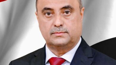 رئيس الوزراء يطلع من محافظ لحج على أحوال المواطنين وجهود ضبط أسعار السلع والخدمات
