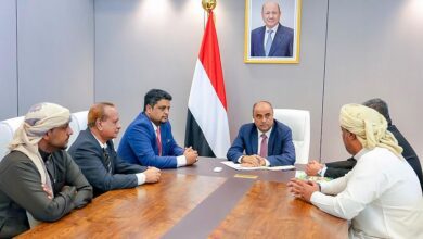 رئيس الوزراء يلتقي رئيس جامعة المهرة