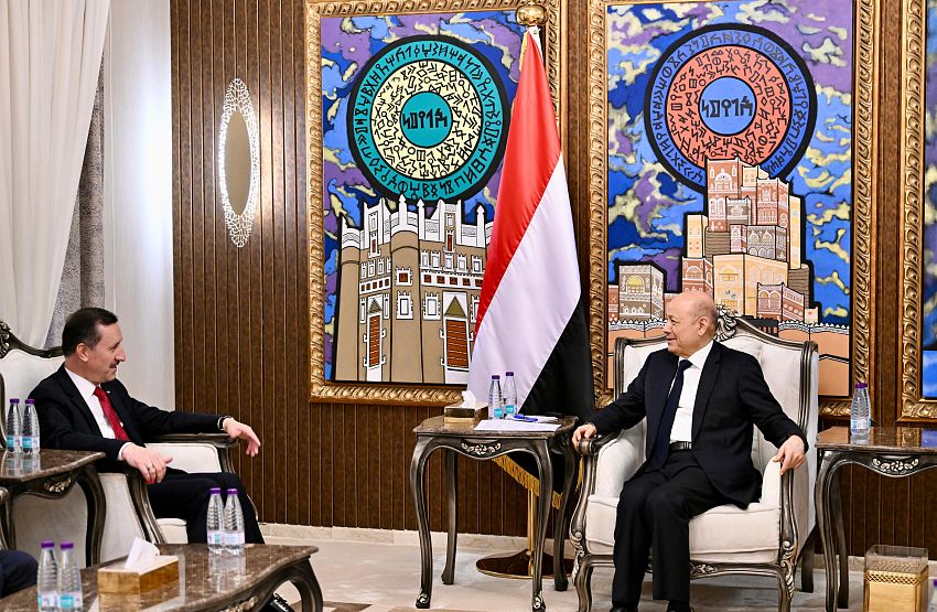 رئيس مجلس القيادة يستقبل سفير جمهورية تركيا