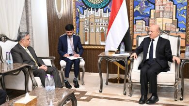 رئيس مجلس القيادة يطلع على برامج التعاون الثنائية مع جمهورية الهند