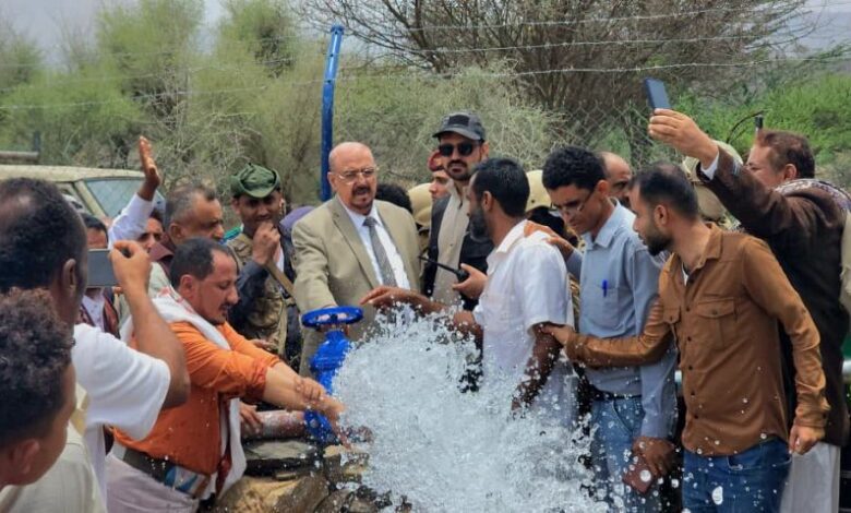 رئيس مجلس النواب يفتتح اربعة مشاريع مياه ويتفقد عدداً من المشاريع بمديرية المعافر